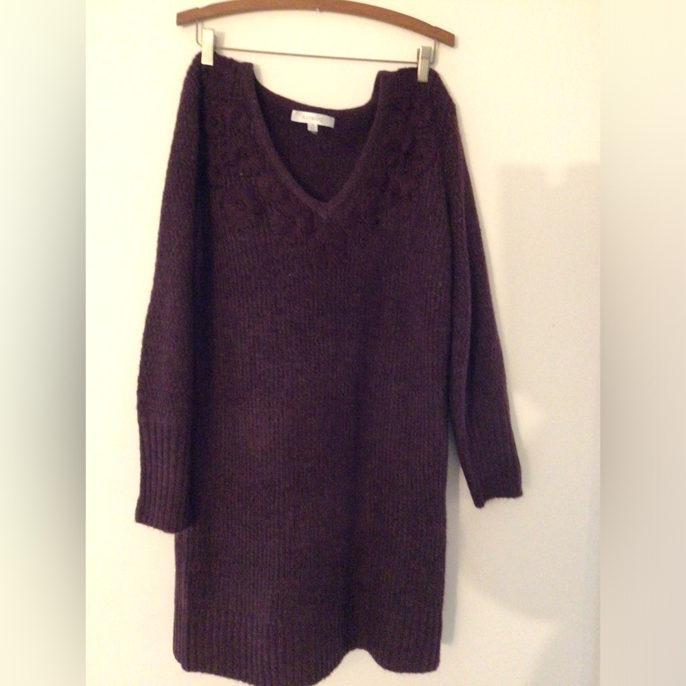 Flat white tunic sweater size medium